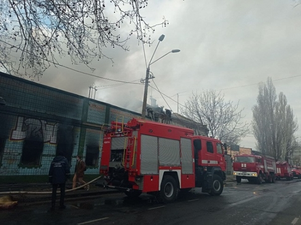 Крупный пожар на Пересыпи существенно затрудняет движение в город с Посёлка Котовского