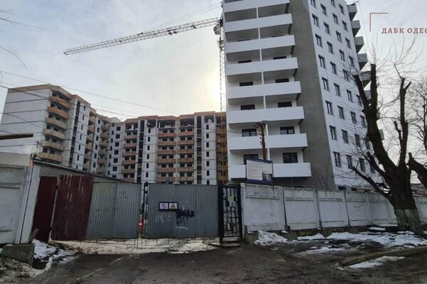  В Одессе проверят застройщика, вырывшего котлован под окнами пенсионерки