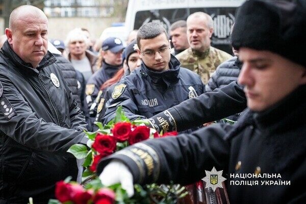 Погиб на востоке Украины: в Одессе простились с полицейским Николаем Яковенко