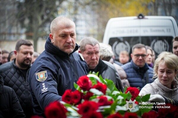 Погиб на востоке Украины: в Одессе простились с полицейским Николаем Яковенко