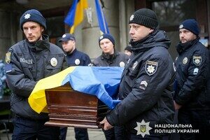 Погиб на востоке Украины: в Одессе простились с полицейским Николаем Яковенко