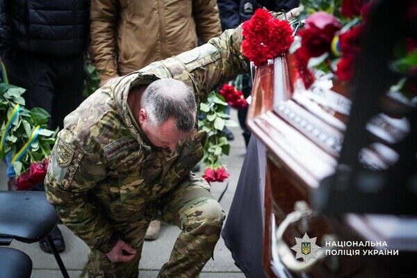 Погиб на востоке Украины: в Одессе простились с полицейским Николаем Яковенко