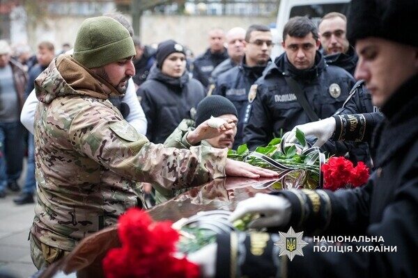 Погиб на востоке Украины: в Одессе простились с полицейским Николаем Яковенко